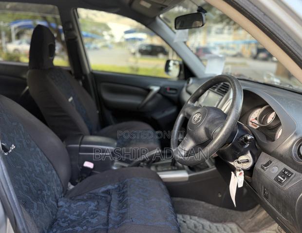 Toyota RAV4 1.8 2005 Gray