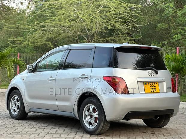Toyota IST 2003 Silver