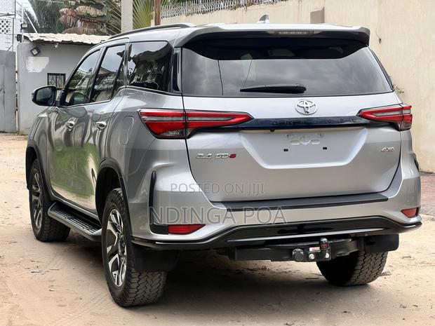 Toyota Fortuner 2.4 D RWD 2023 Silver