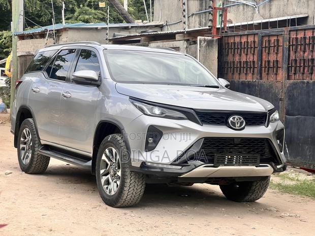 Toyota Fortuner 2.4 D RWD 2023 Silver