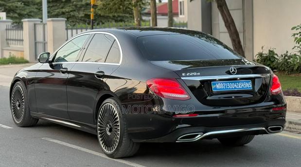 Mercedes-Benz E220 2017 Black