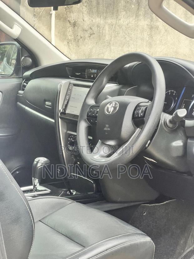 Toyota Fortuner 2.4 D RWD 2023 Silver