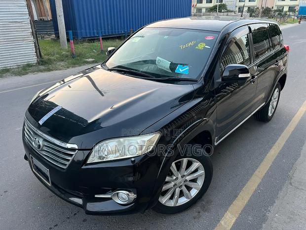 Toyota Vanguard 2010 Black
