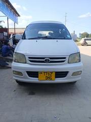 Toyota Noah 2.0 AWD (8 Seater) 2001 White for sale