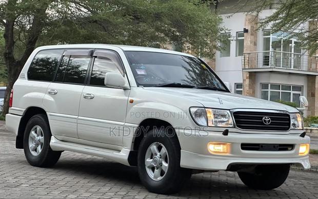 Toyota Land Cruiser 2000 Pearl