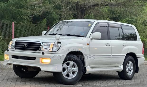 Toyota Land Cruiser 2000 Pearl