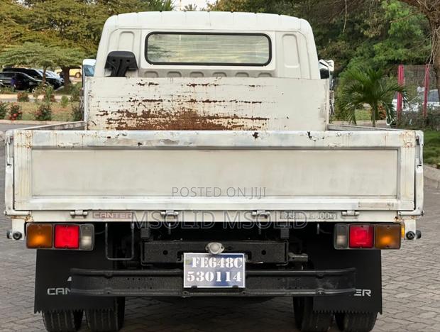 Mitsubishi Canter 2002 White