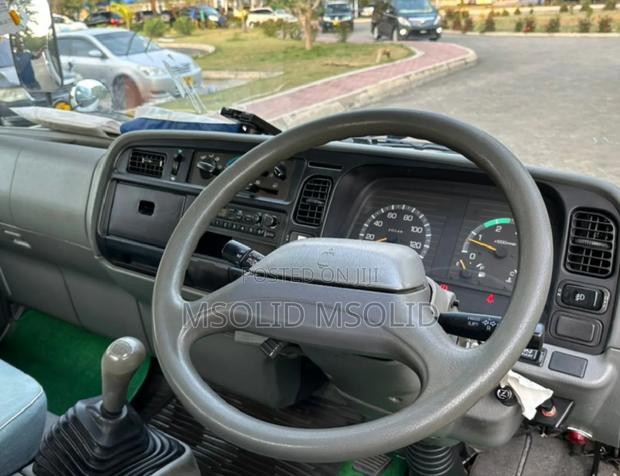 Mitsubishi Canter 2002 White