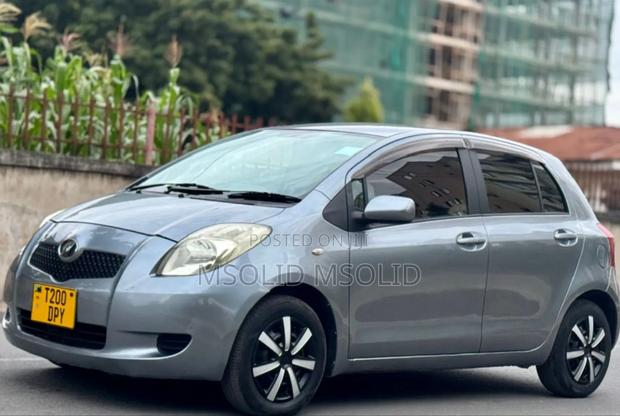 Toyota Vitz 2008 Silver
