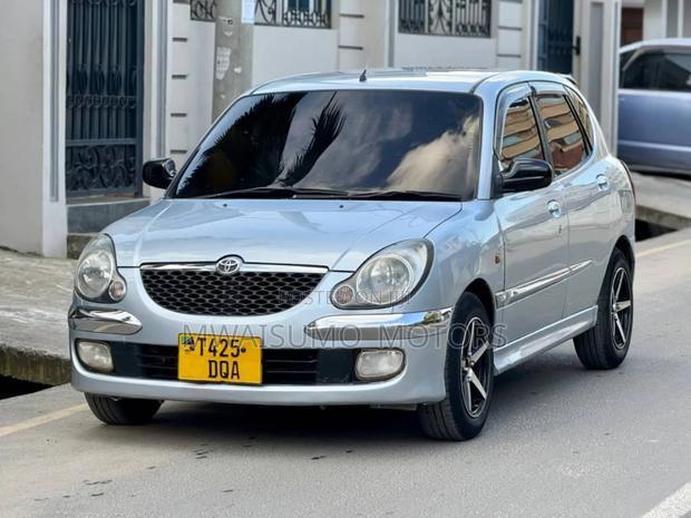 Toyota Duet 2003 Silver