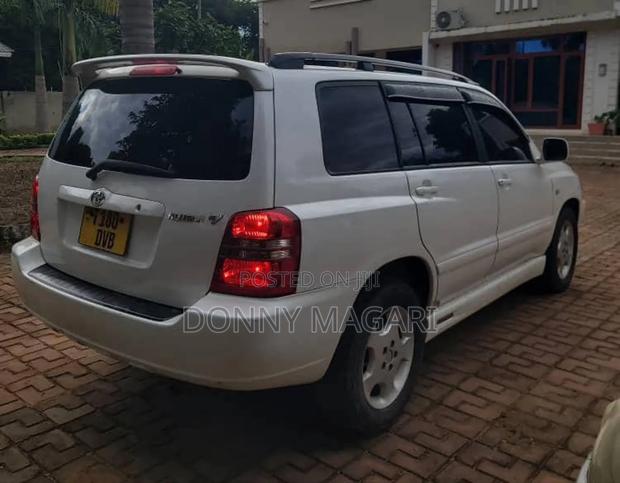 Toyota Kluger 2005 White