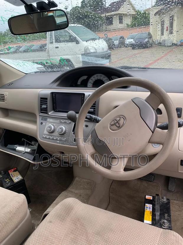 Toyota Raum 1.5 AWD 2005 Silver
