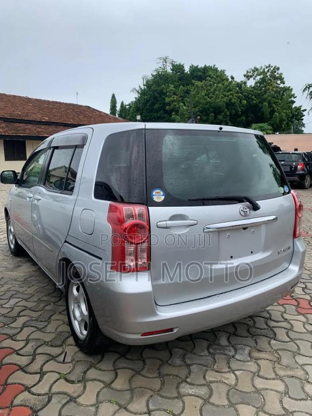 Toyota Raum 1.5 AWD 2005 Silver