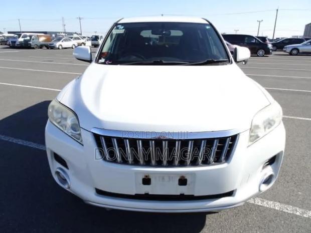 Toyota Vanguard 2009 White