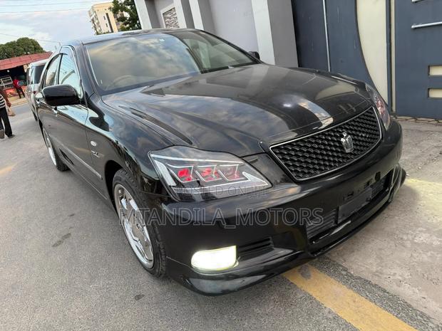 Toyota Crown 2006 Black