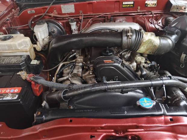 Toyota Hilux 2004 Red