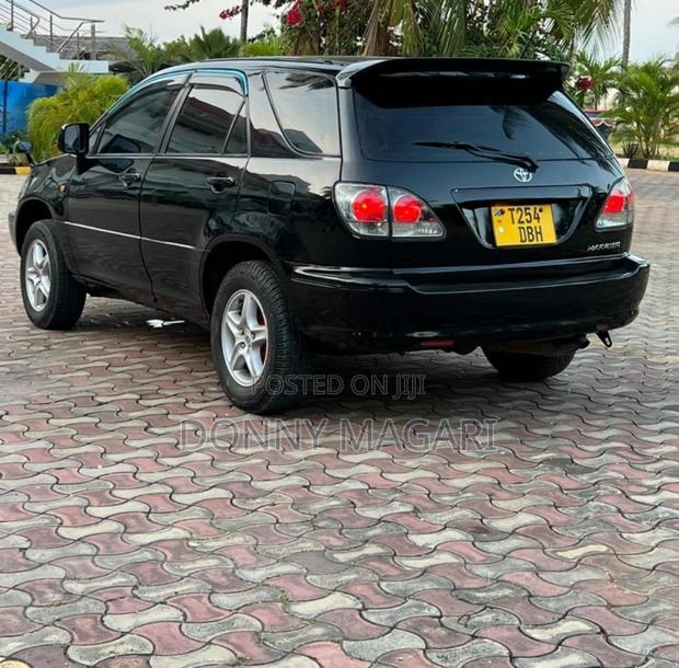 Toyota Harrier 2001 Black