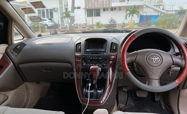Toyota Harrier 2001 Black