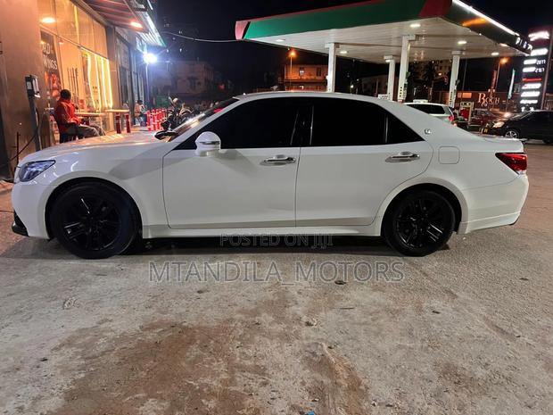Toyota Crown 2015 White