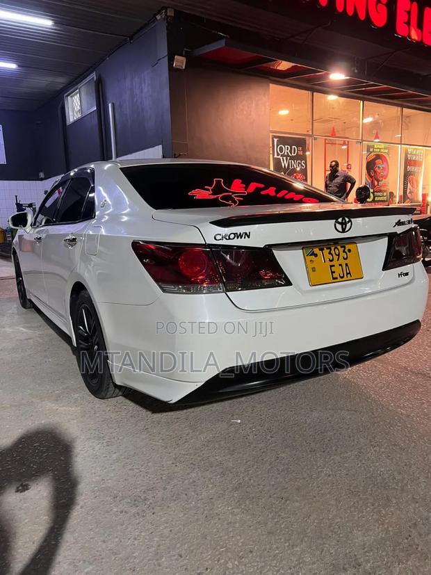 Toyota Crown 2015 White