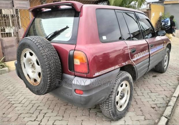 Toyota RAV4 1999 Red