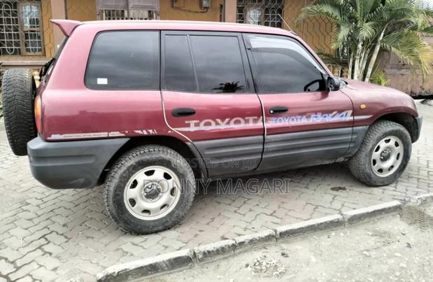 Toyota RAV4 1999 Red