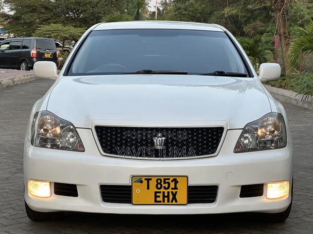 Toyota Crown 2006 White