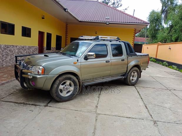 Nissan Navara 2005 Silver