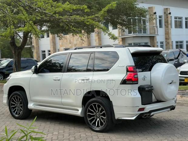 Toyota Land Cruiser Prado 2.8 2021 White