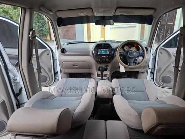 Toyota RAV4 2004 White