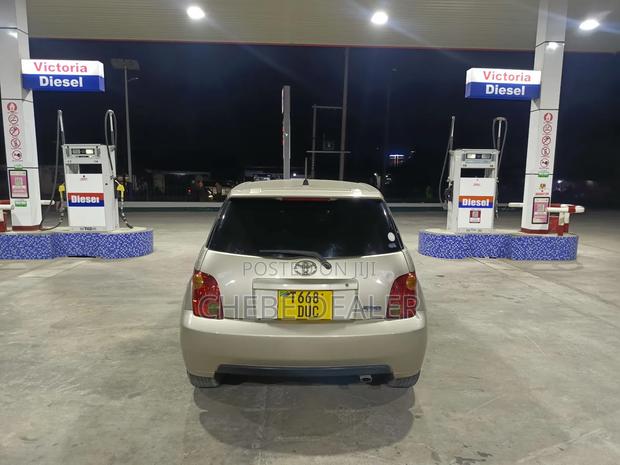 Toyota IST 2003 Gold
