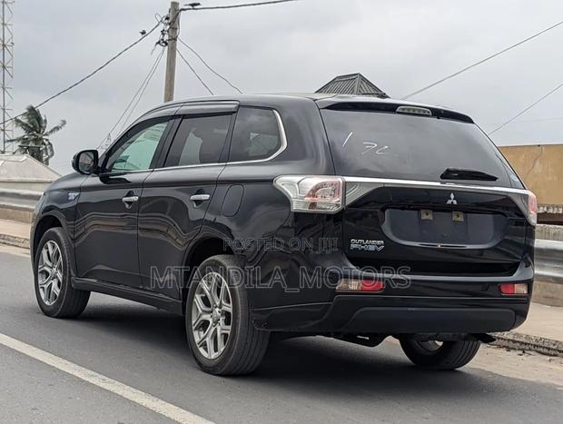 Mitsubishi Outlander ES 4dr SUV (2.4L 4cyl CVT) 2015 Black
