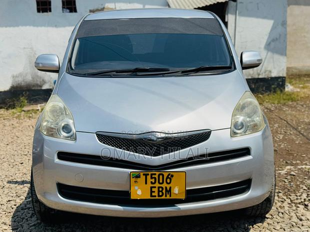 Toyota Ractis 2005 Silver