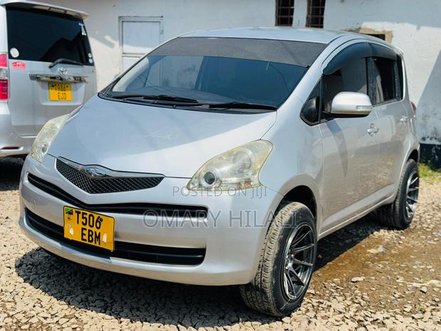 Toyota Ractis 2005 Silver