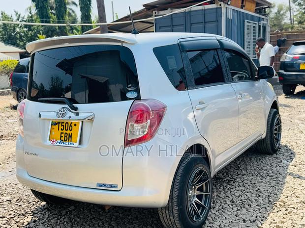 Toyota Ractis 2005 Silver