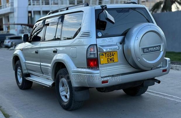 Toyota Land Cruiser Prado 2002 Silver