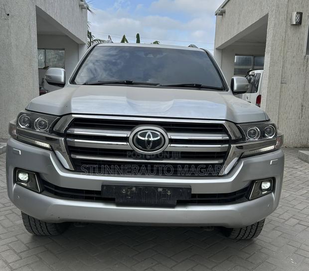 Toyota Land Cruiser 2018 Silver