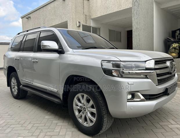 Toyota Land Cruiser 2018 Silver