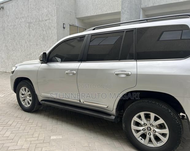 Toyota Land Cruiser 2018 Silver