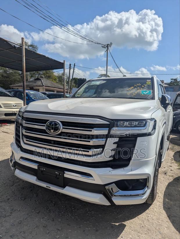 Toyota Land Cruiser 2023 Pearl