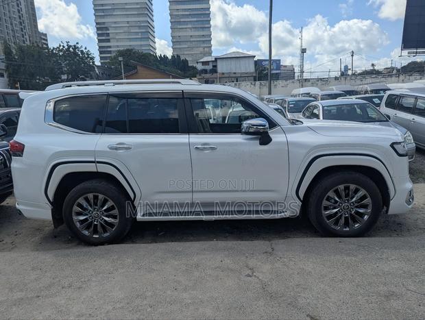 Toyota Land Cruiser 2023 Pearl