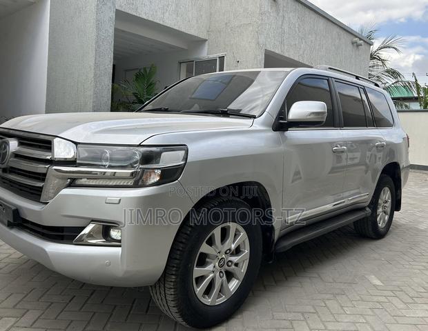 Toyota Land Cruiser 2018 Silver