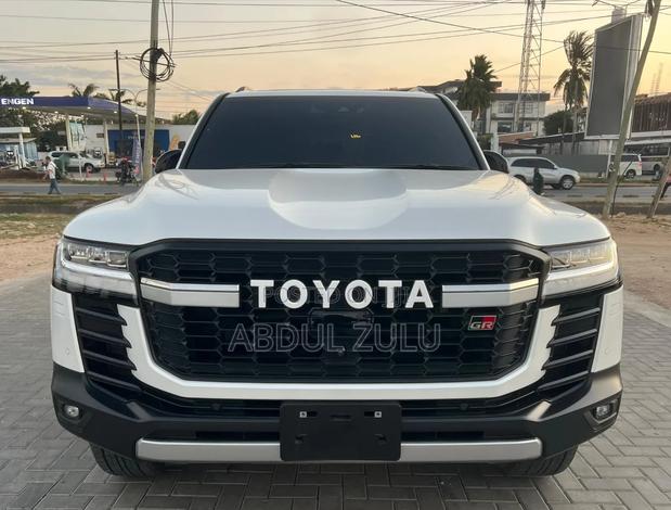Toyota Land Cruiser 2023 White