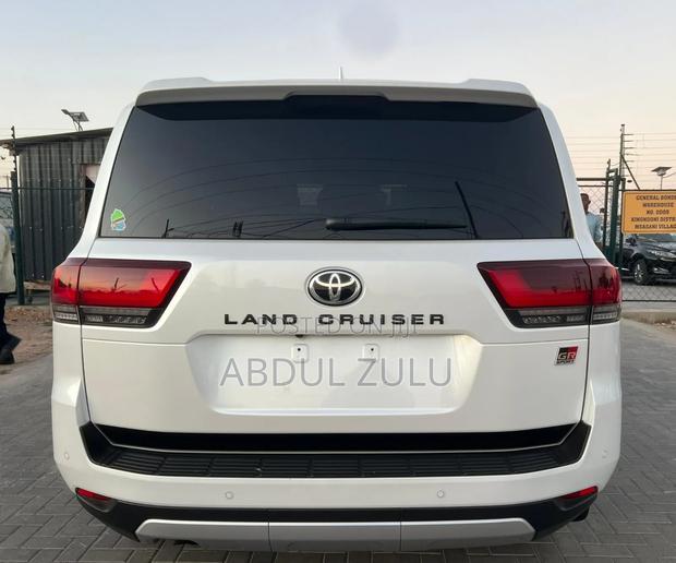 Toyota Land Cruiser 2023 White