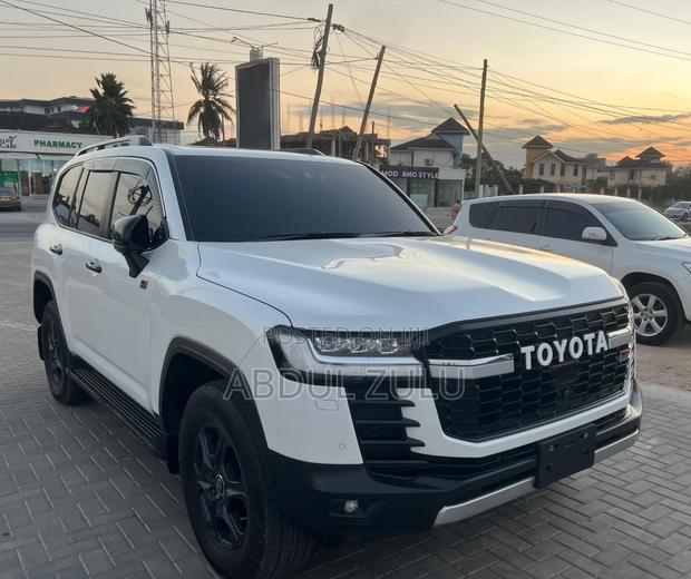 Toyota Land Cruiser 2023 White