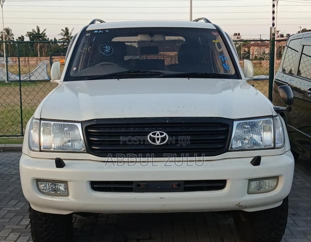 Toyota Land Cruiser 2007 White