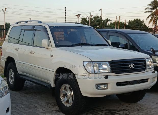 Toyota Land Cruiser 2007 White