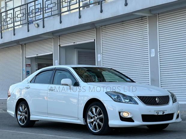 Toyota Crown 2009 White