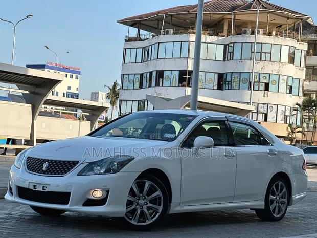Toyota Crown 2009 White
