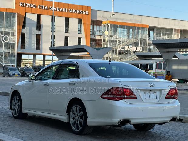 Toyota Crown 2009 White